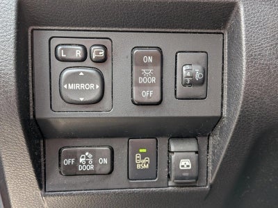 2014 Toyota Tundra 4WD Truck 4WD CrewMax Short Bed 5.7L FFV Platinum (Natl)