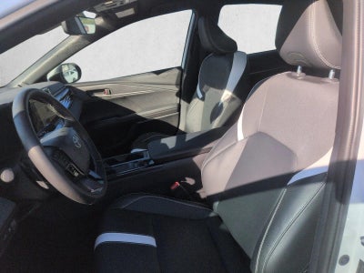 2025 Toyota Camry SE (SE)