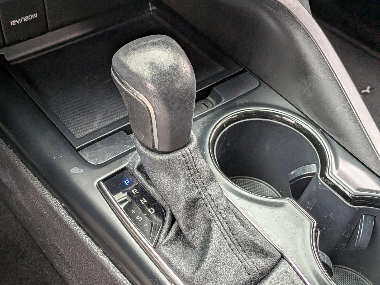 2020 Toyota Camry SE Auto (SE)