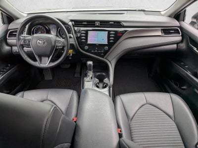 2020 Toyota Camry SE Auto (SE)