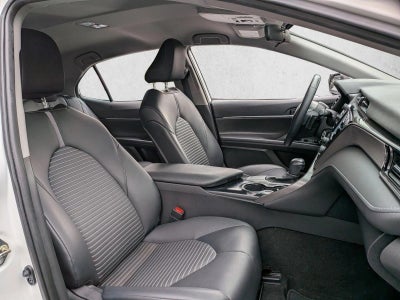 2020 Toyota Camry SE Auto (SE)