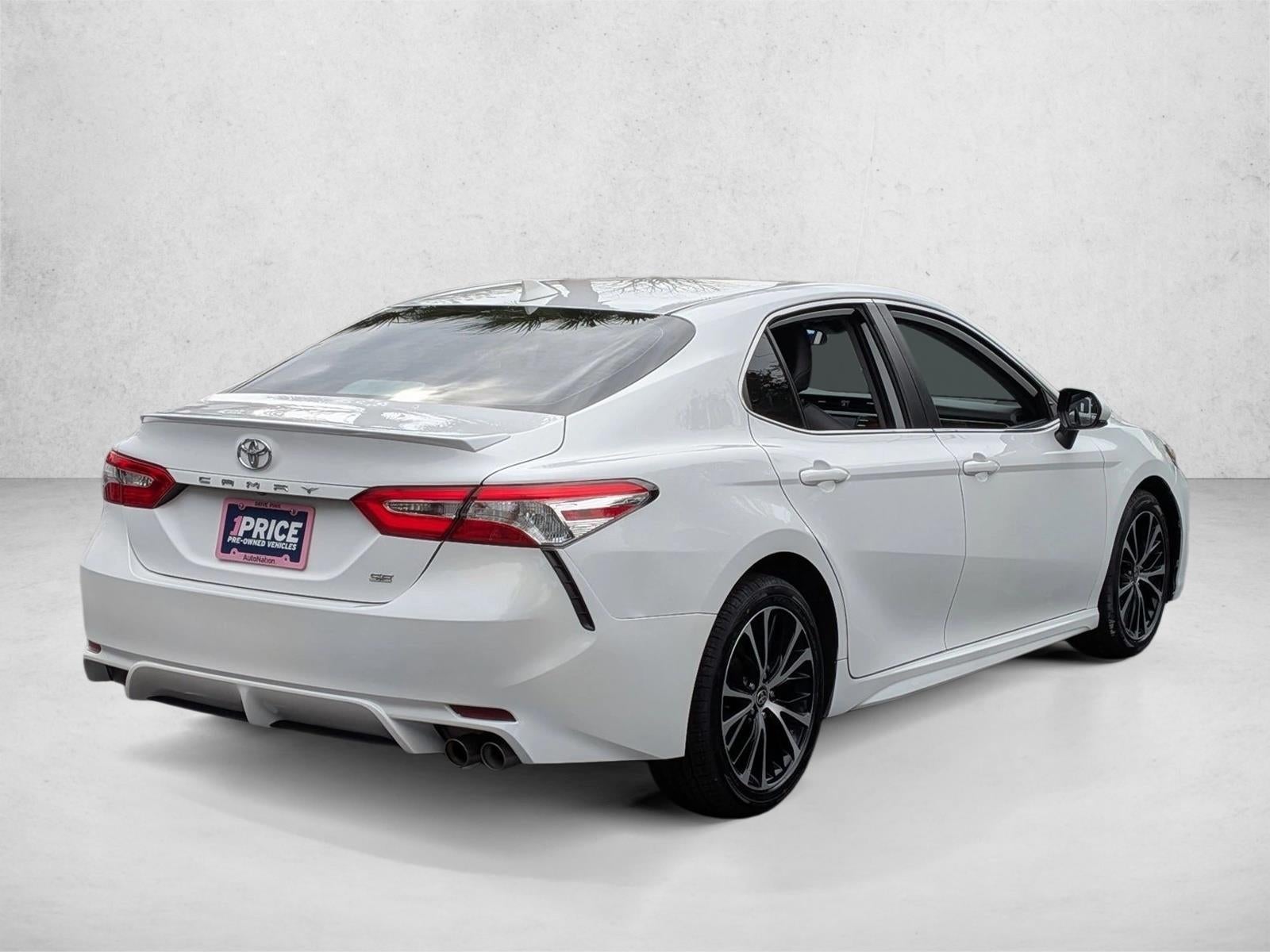 2020 Toyota Camry SE Auto (SE)