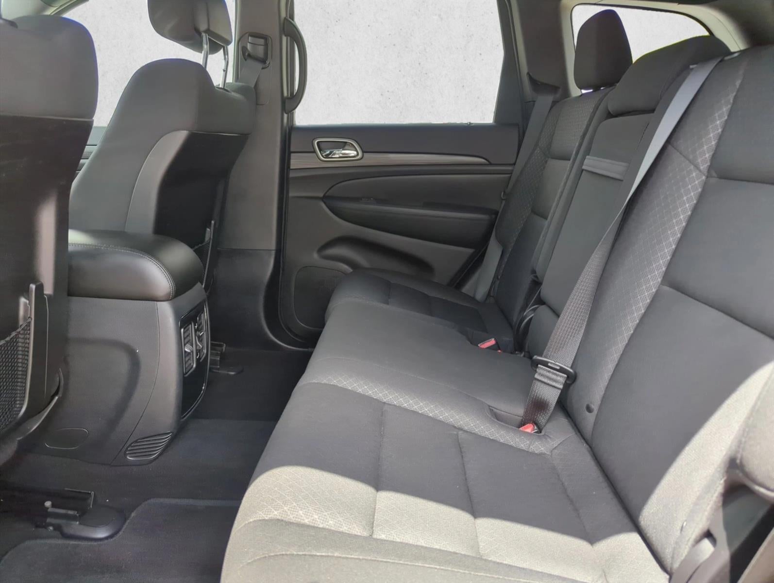 2019 Jeep Grand Cherokee Laredo 4x2