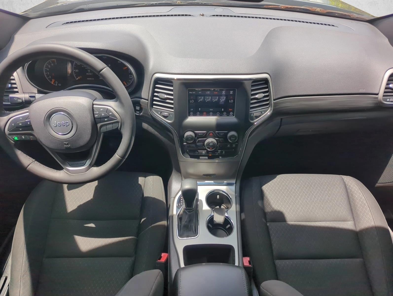 2019 Jeep Grand Cherokee Laredo 4x2