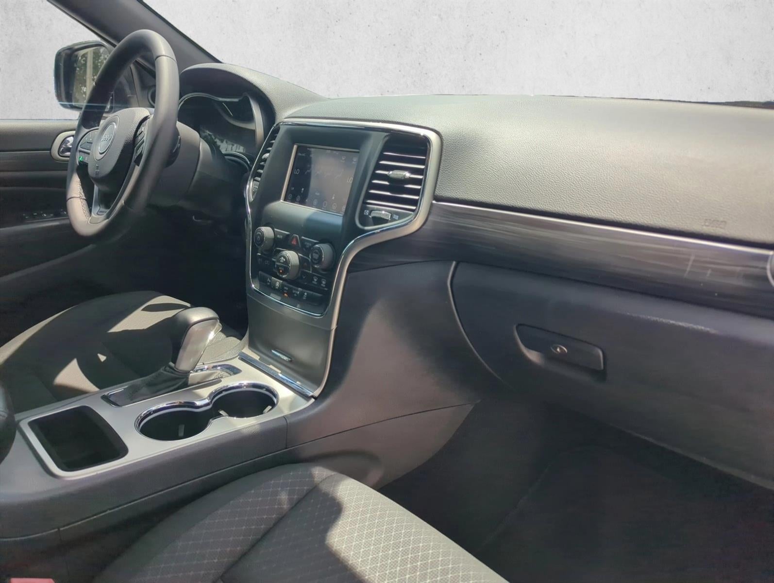 2019 Jeep Grand Cherokee Laredo 4x2