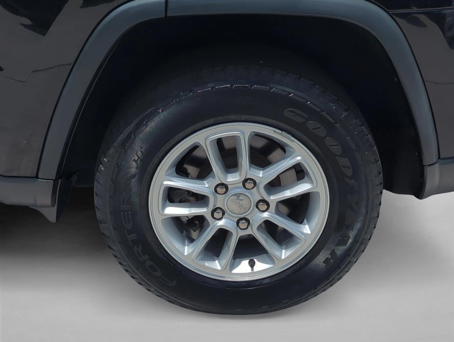 2019 Jeep Grand Cherokee Laredo 4x2