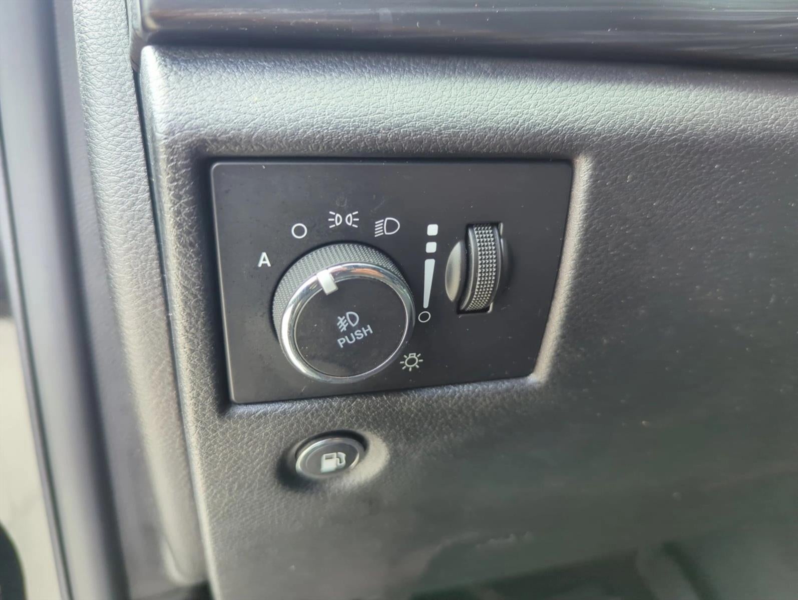 2019 Jeep Grand Cherokee Laredo 4x2