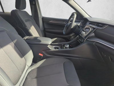 2025 Jeep Grand Cherokee Laredo 4x2