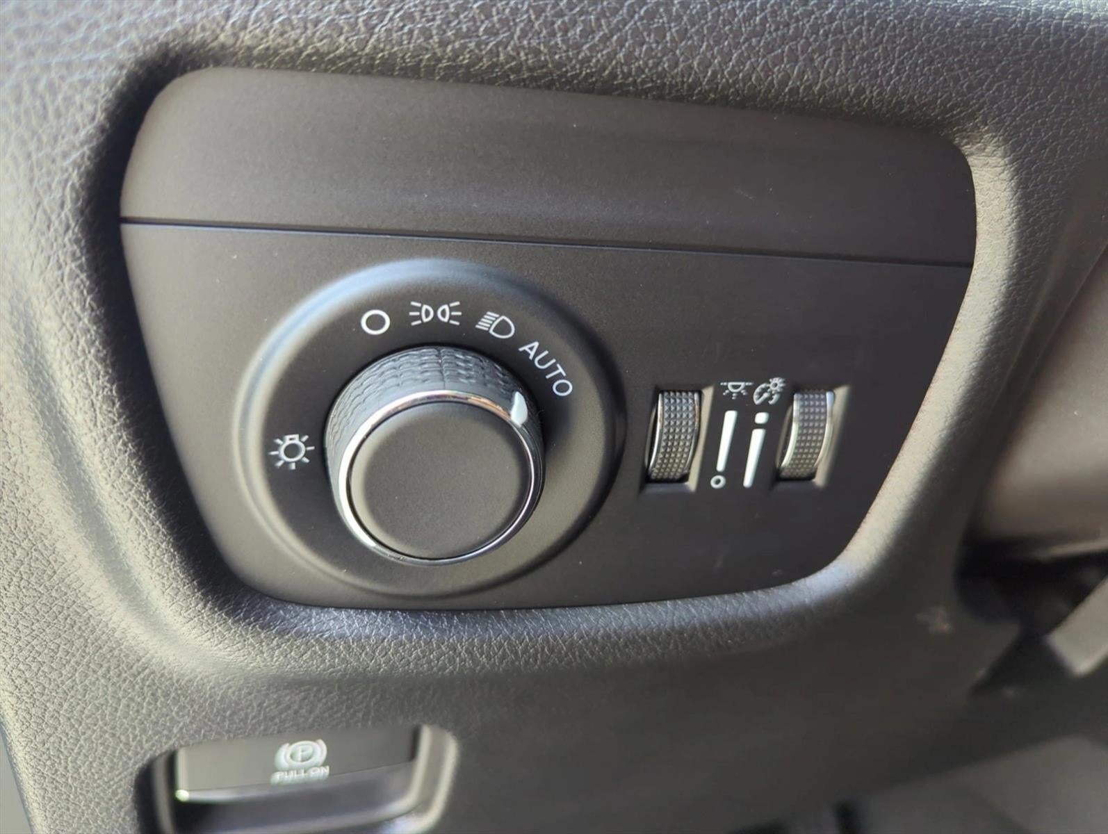 2025 Jeep Grand Cherokee Laredo 4x2