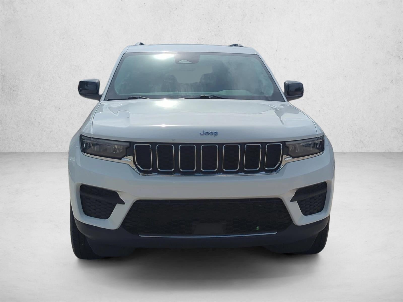 2023 Jeep Grand Cherokee Laredo 4x2