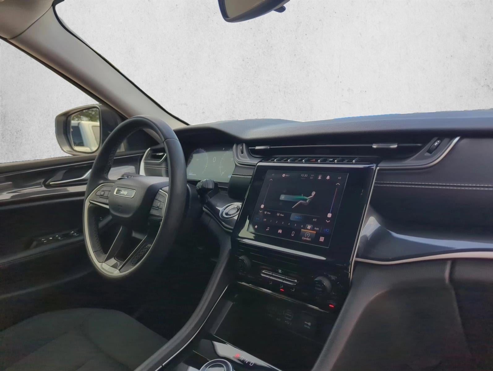2023 Jeep Grand Cherokee Laredo 4x2