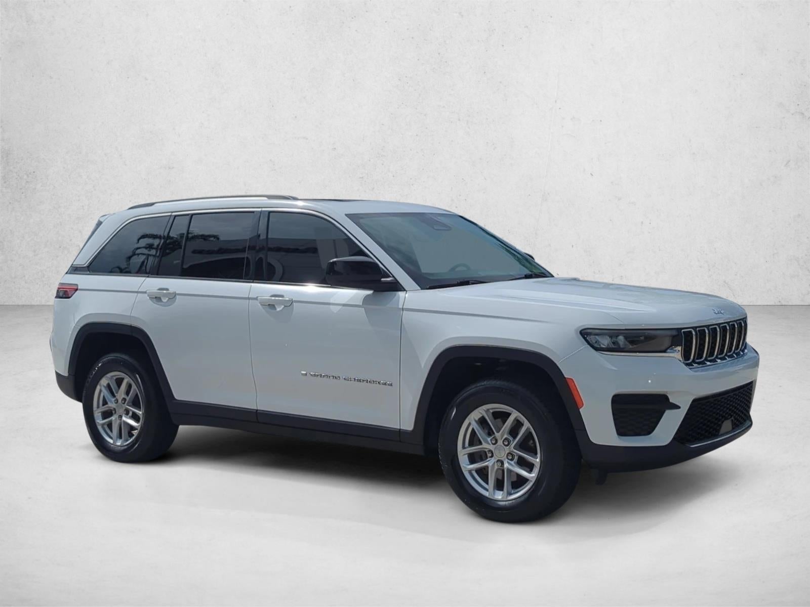 2023 Jeep Grand Cherokee Laredo 4x2