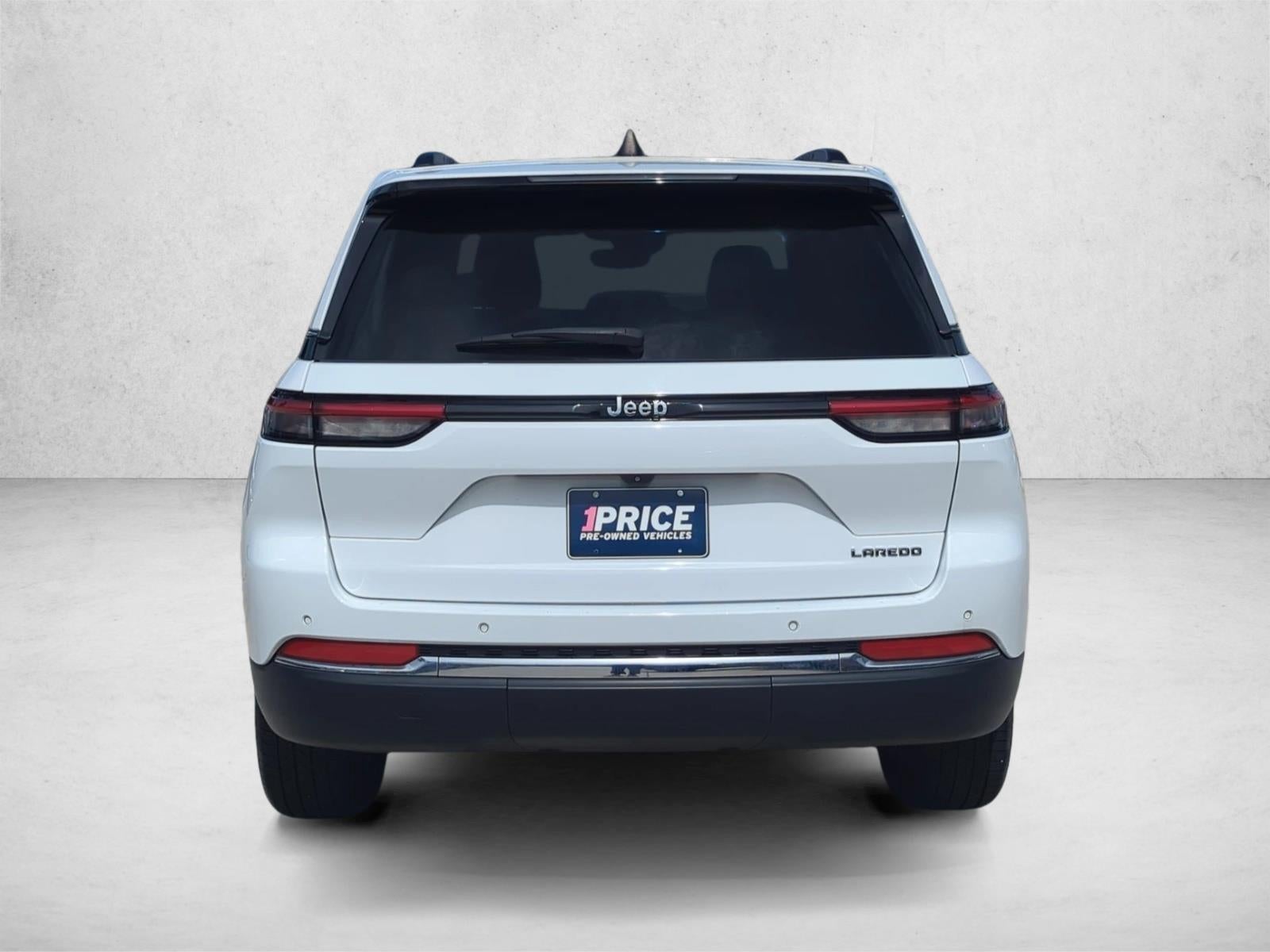 2023 Jeep Grand Cherokee Laredo 4x2