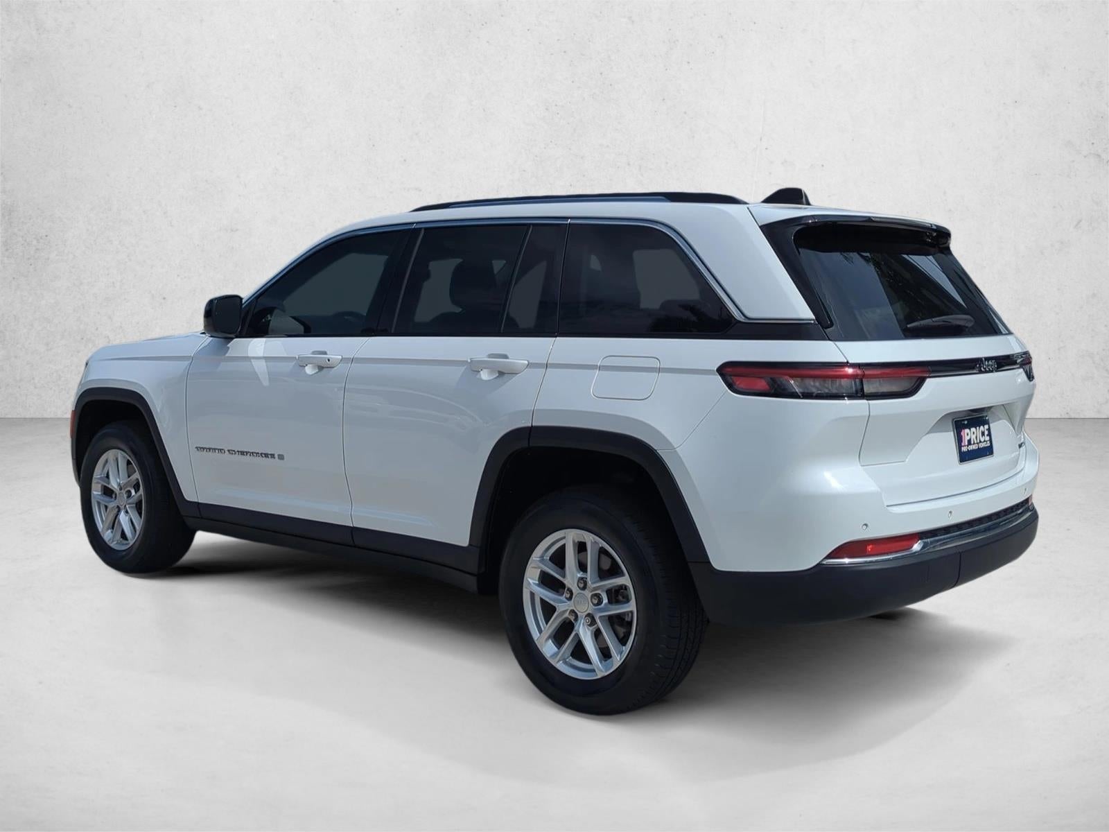 2023 Jeep Grand Cherokee Laredo 4x2
