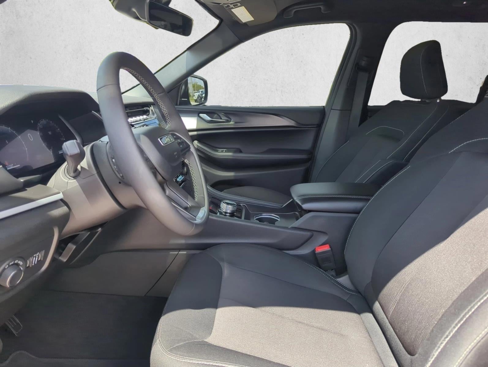 2025 Jeep Grand Cherokee Laredo 4x2