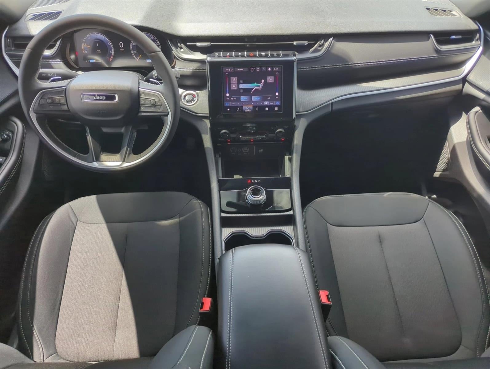 2025 Jeep Grand Cherokee Laredo 4x2