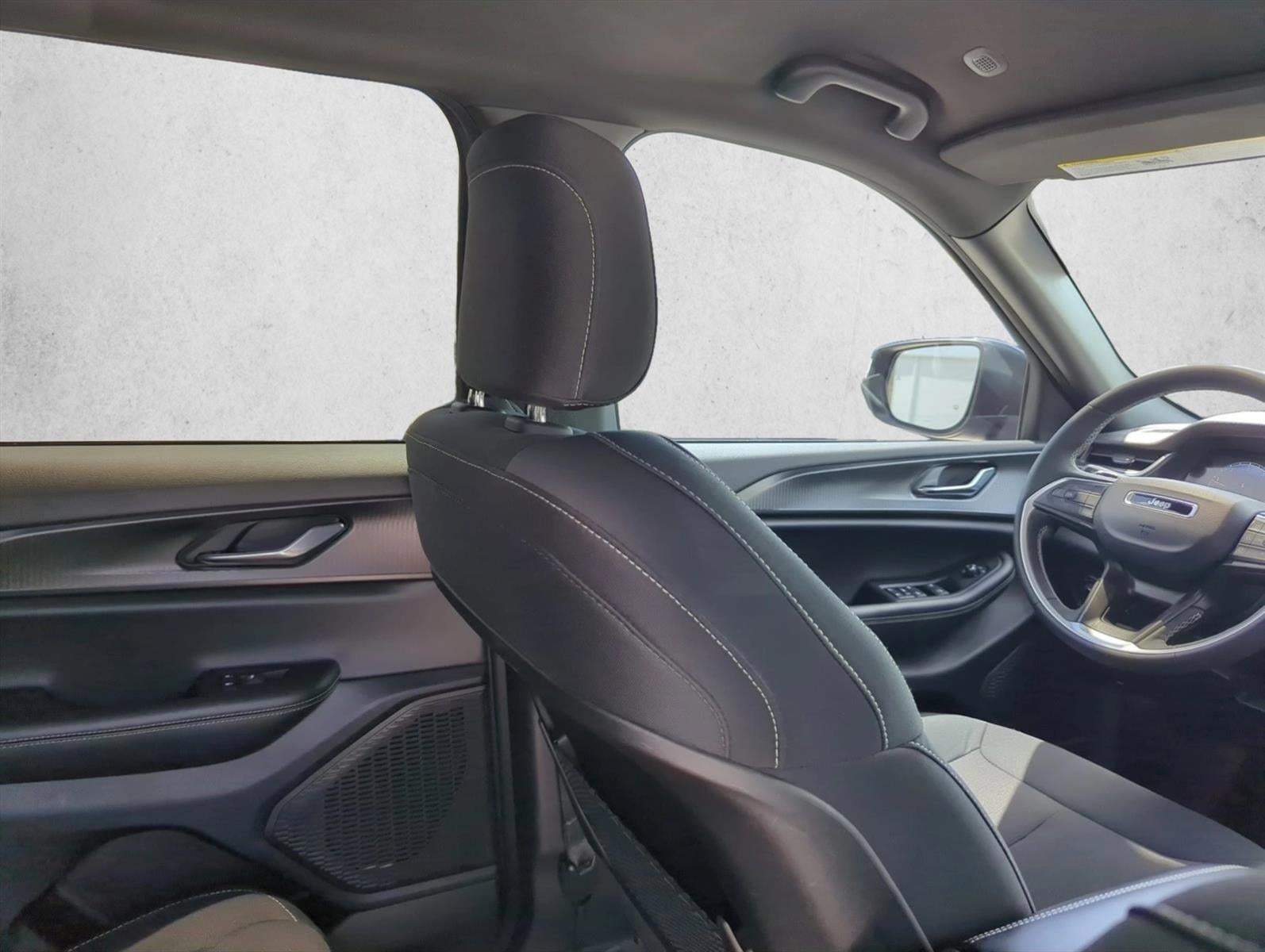 2025 Jeep Grand Cherokee Laredo 4x2