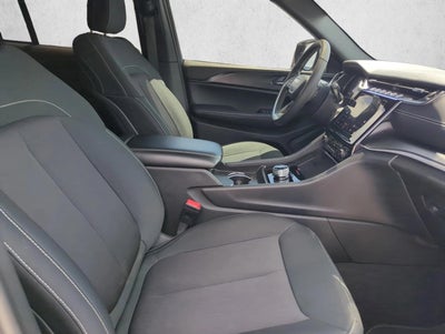 2025 Jeep Grand Cherokee Laredo 4x2
