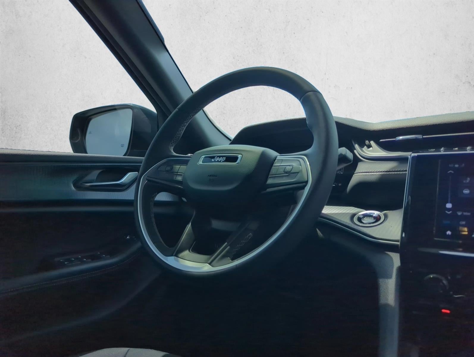 2025 Jeep Grand Cherokee Laredo 4x2