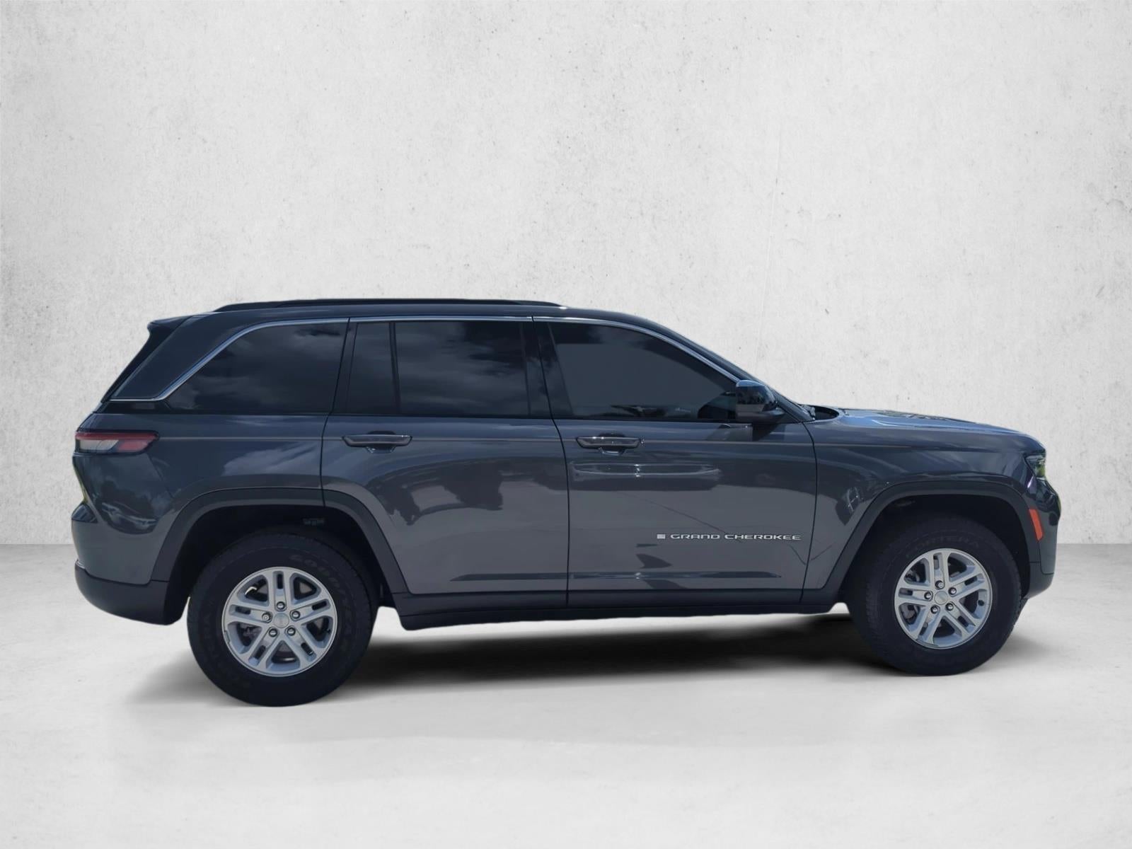 2025 Jeep Grand Cherokee Laredo 4x2