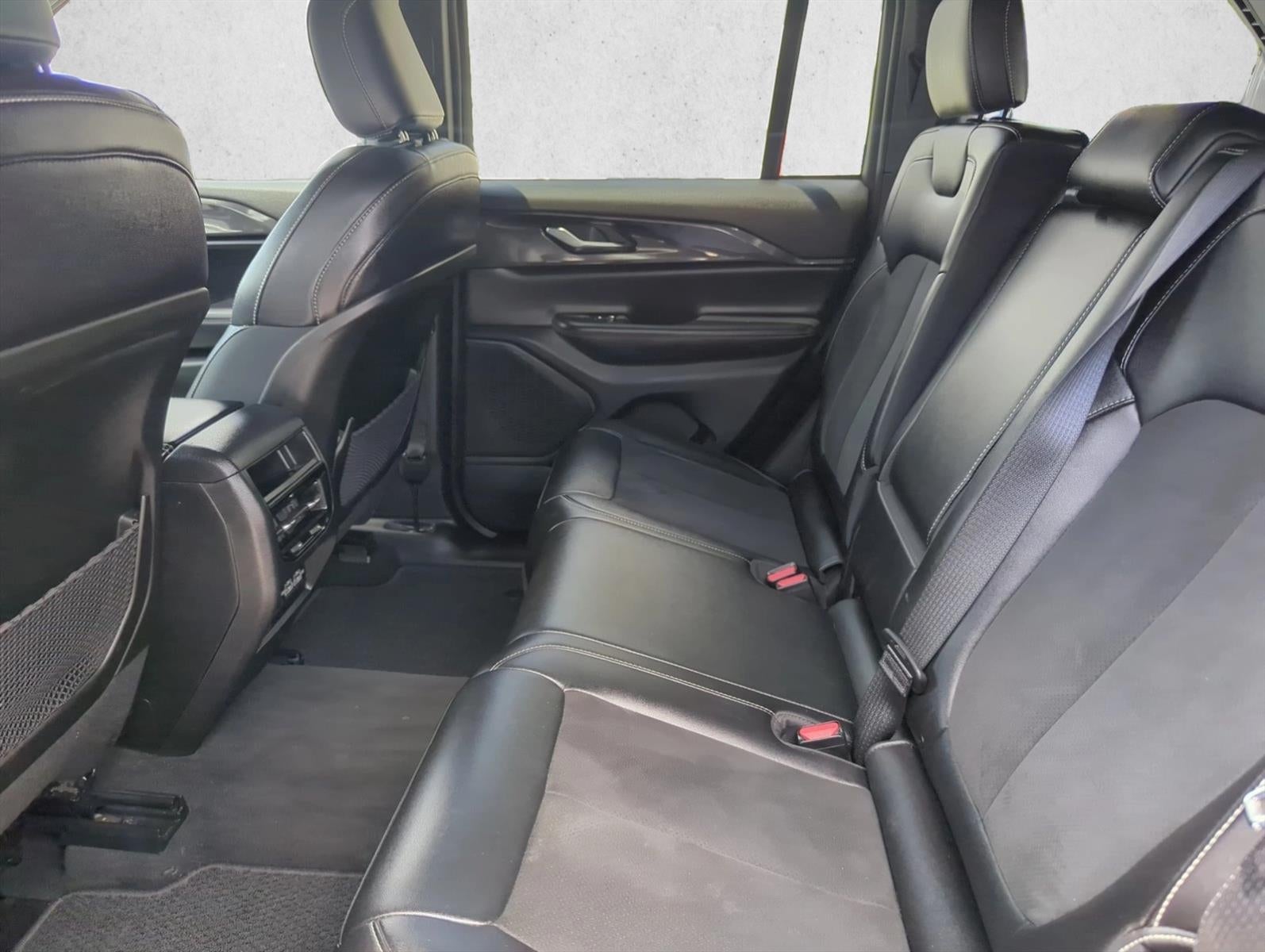 2023 Jeep Grand Cherokee Altitude 4x2