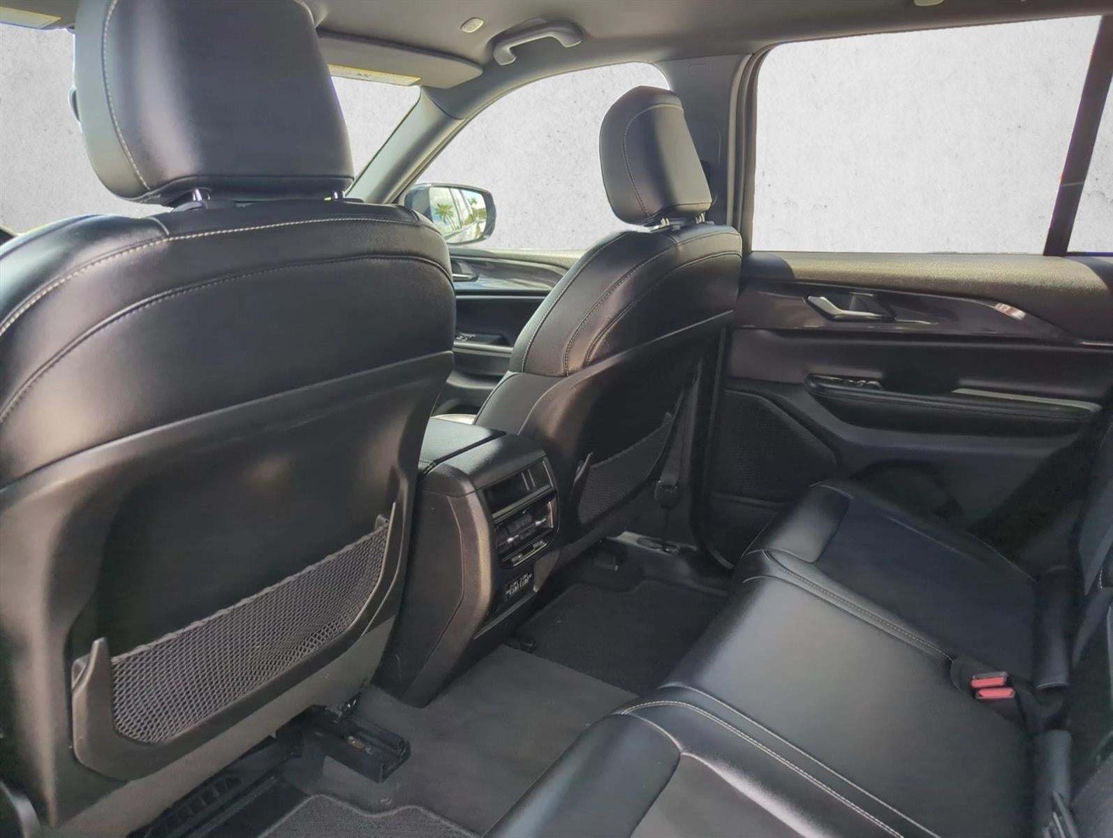 2023 Jeep Grand Cherokee Altitude 4x2