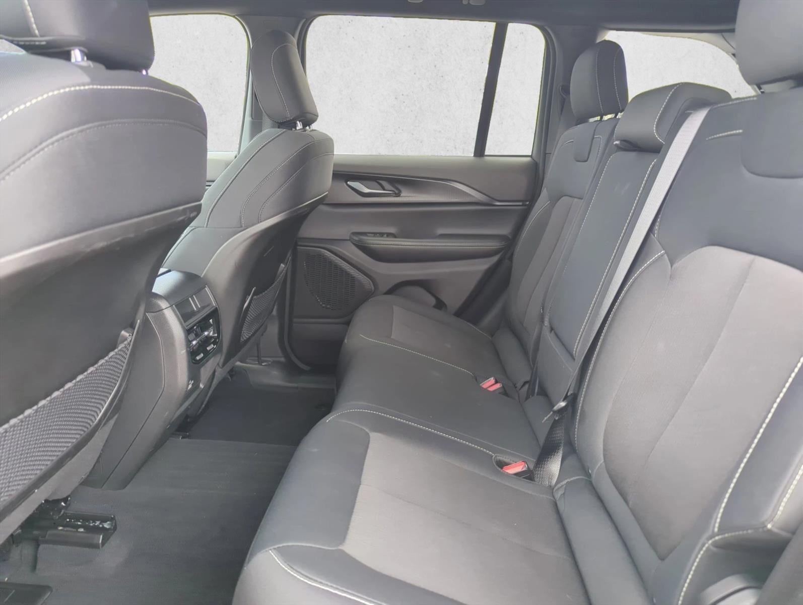 2024 Jeep Grand Cherokee Laredo 4x4