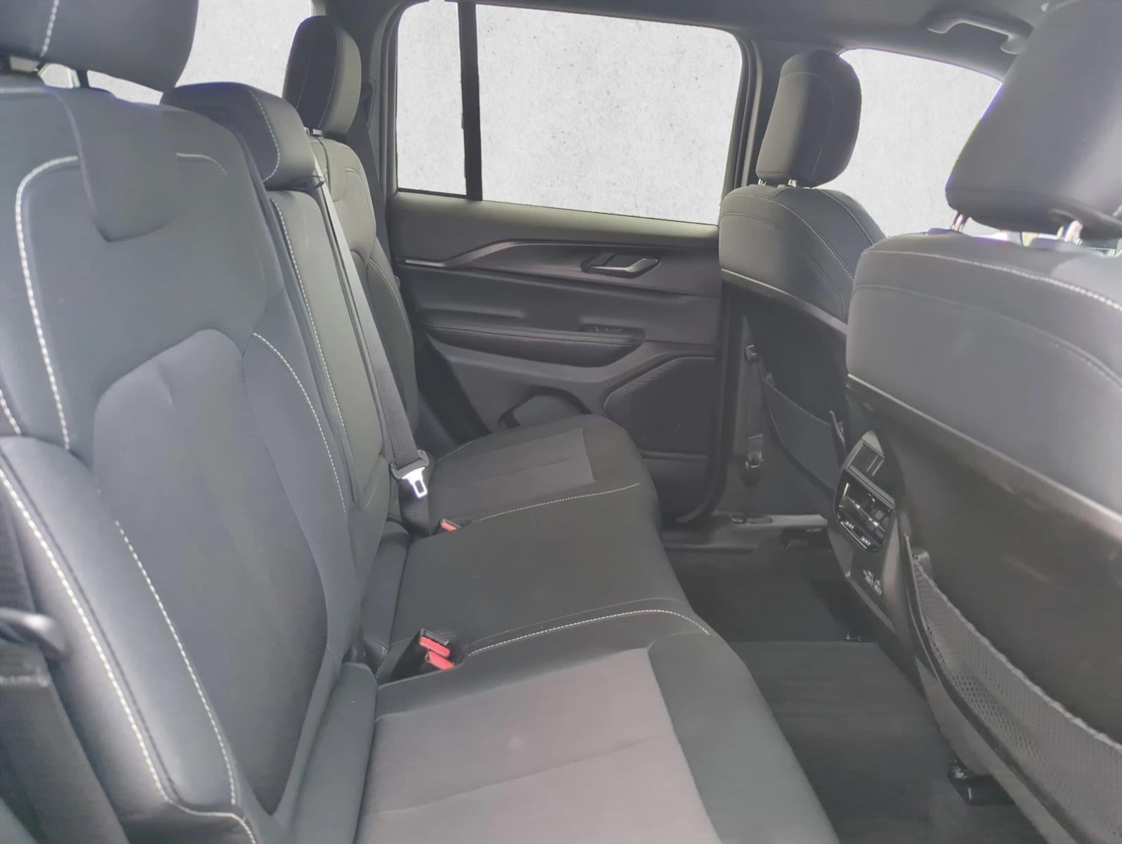 2024 Jeep Grand Cherokee Laredo 4x4