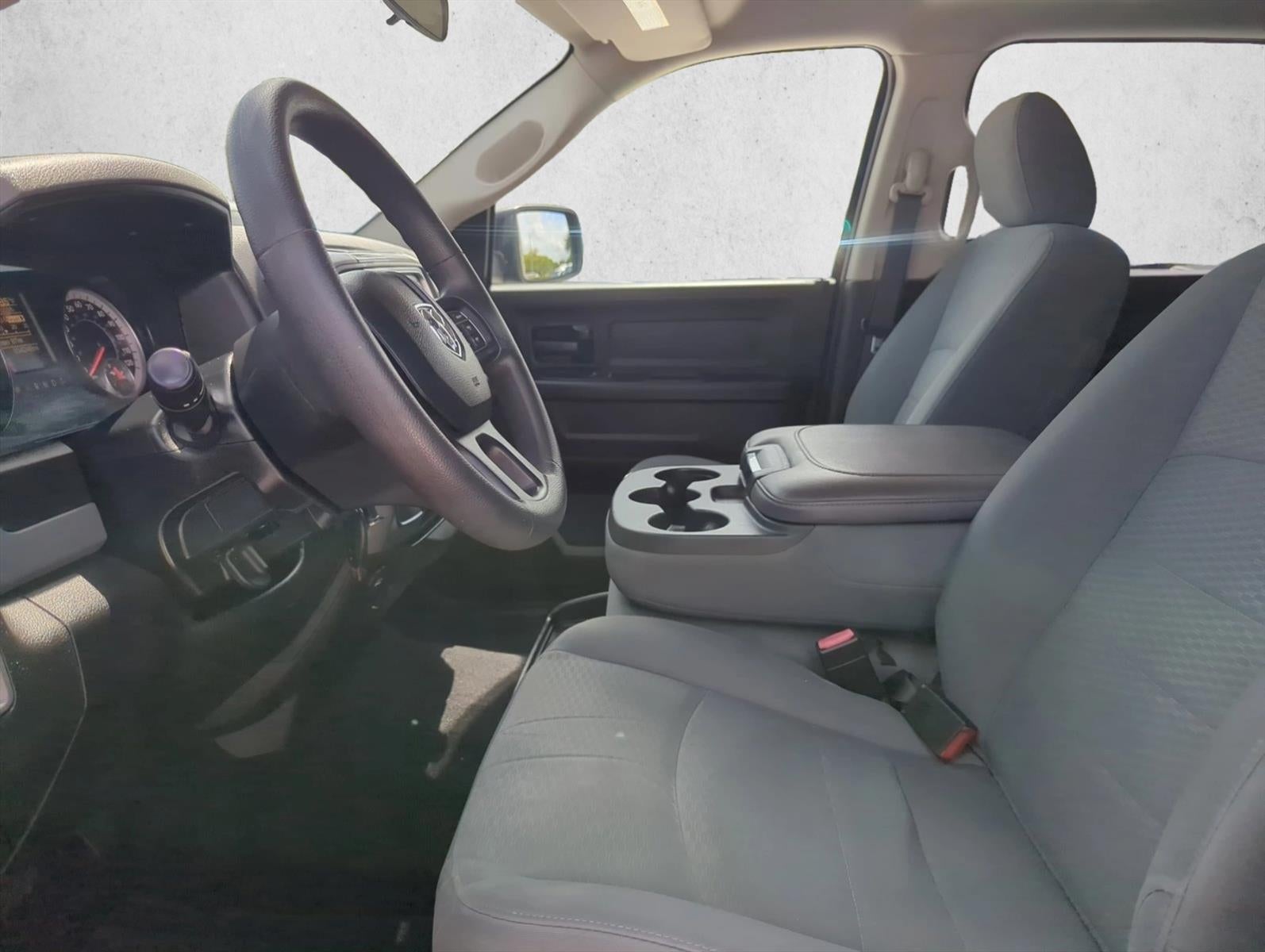 2019 RAM 1500 Classic Express 4x2 Crew Cab 5'7" Box