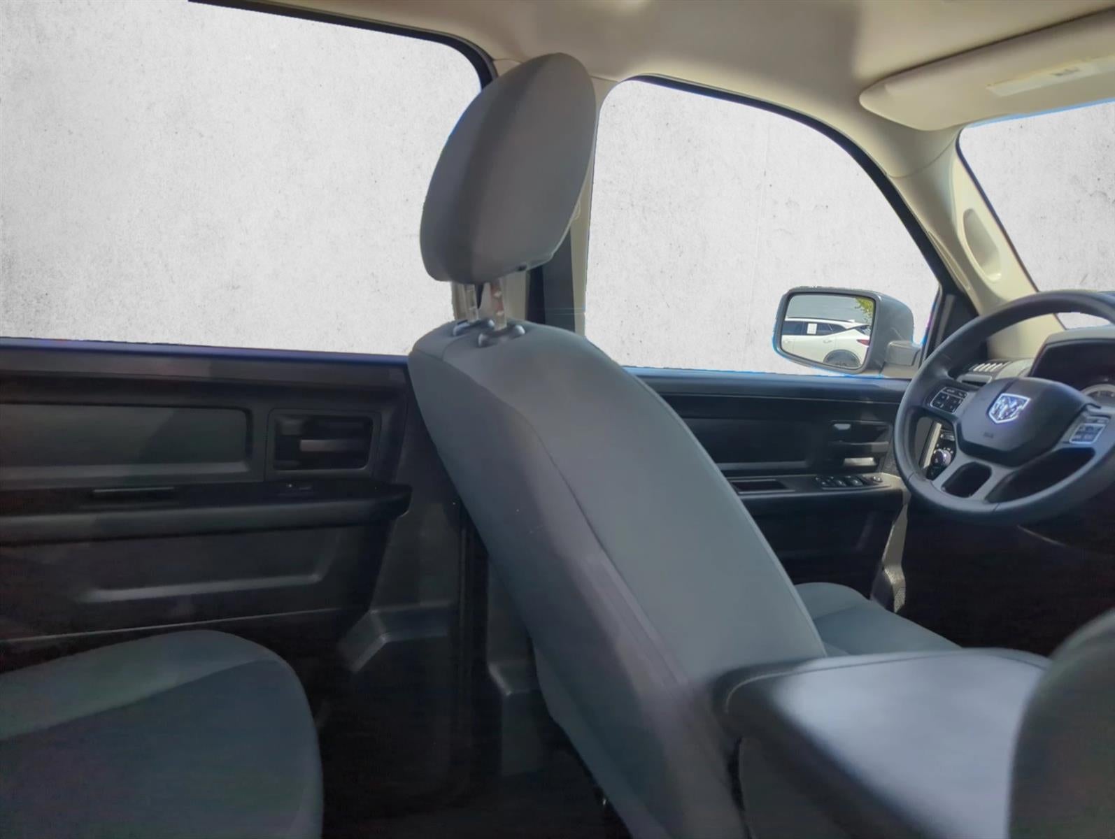2019 RAM 1500 Classic Express 4x2 Crew Cab 5'7" Box