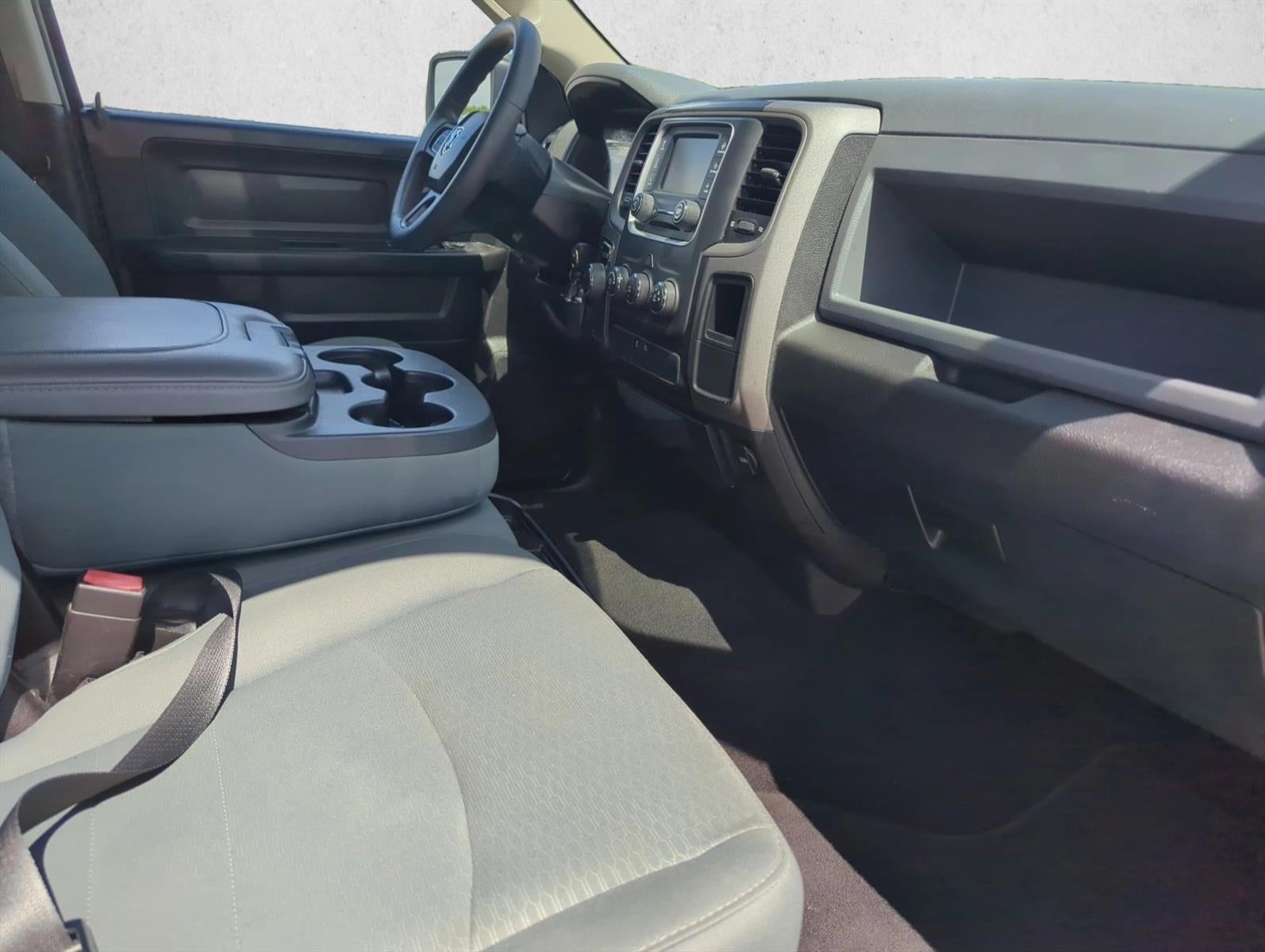 2019 RAM 1500 Classic Express 4x2 Crew Cab 5'7" Box