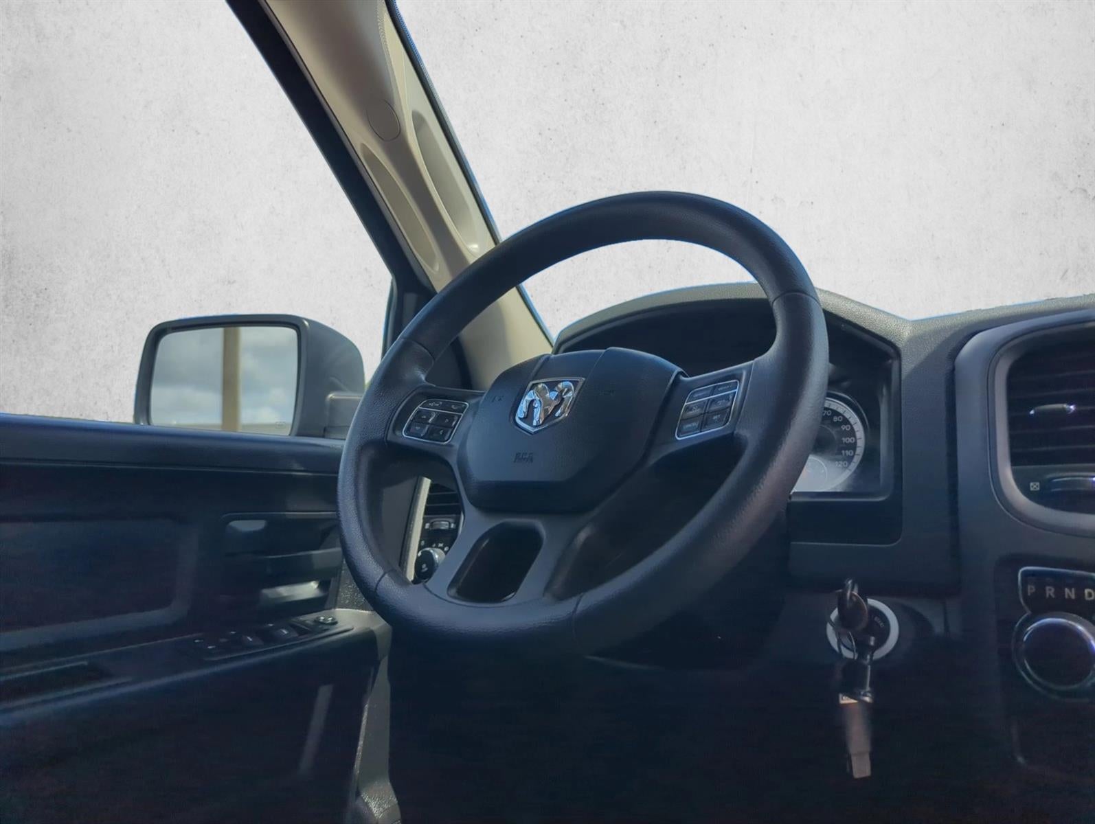 2019 RAM 1500 Classic Express 4x2 Crew Cab 5'7" Box