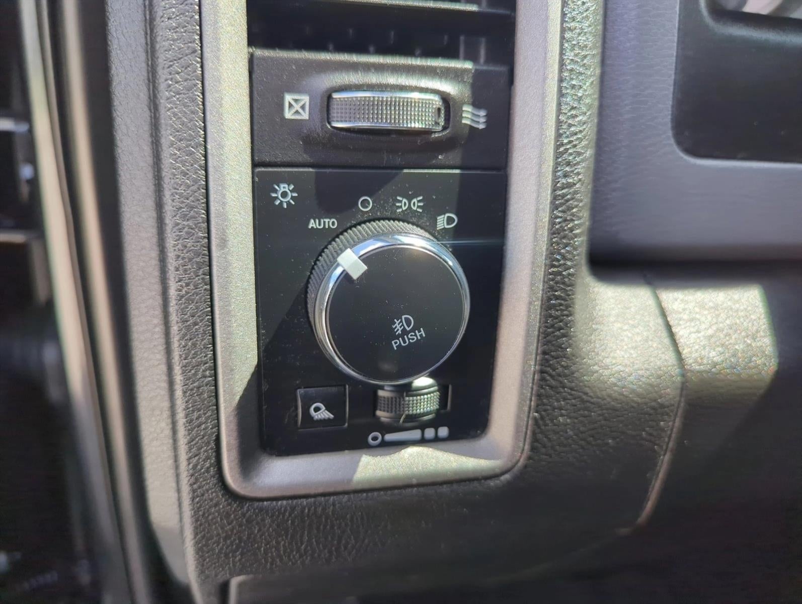 2019 RAM 1500 Classic Express 4x2 Crew Cab 5'7" Box