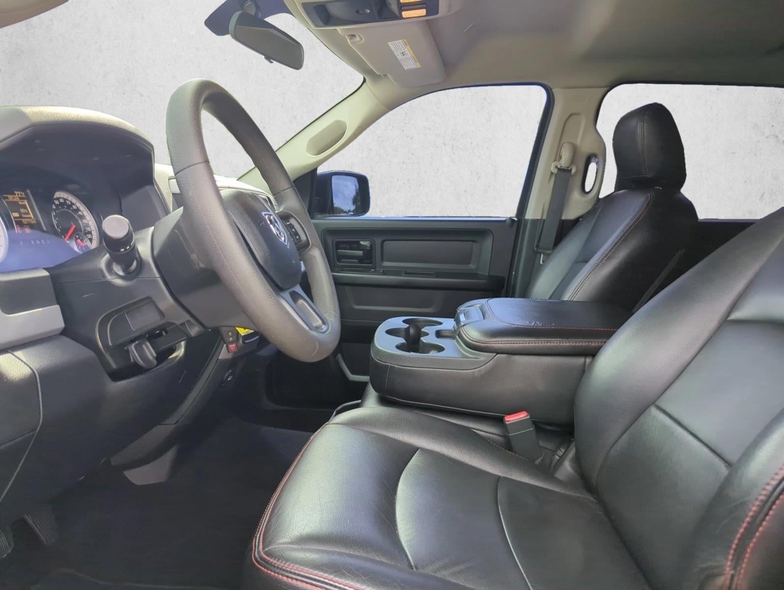2018 RAM 1500 Express 4x2 Crew Cab 5'7" Box