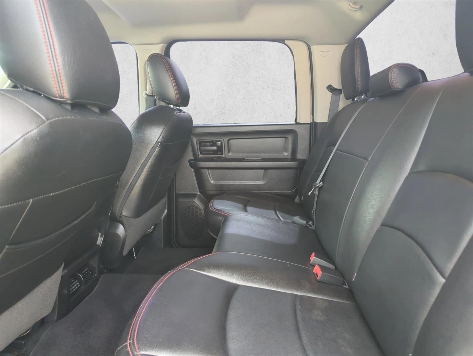 2018 RAM 1500 Express 4x2 Crew Cab 5'7" Box