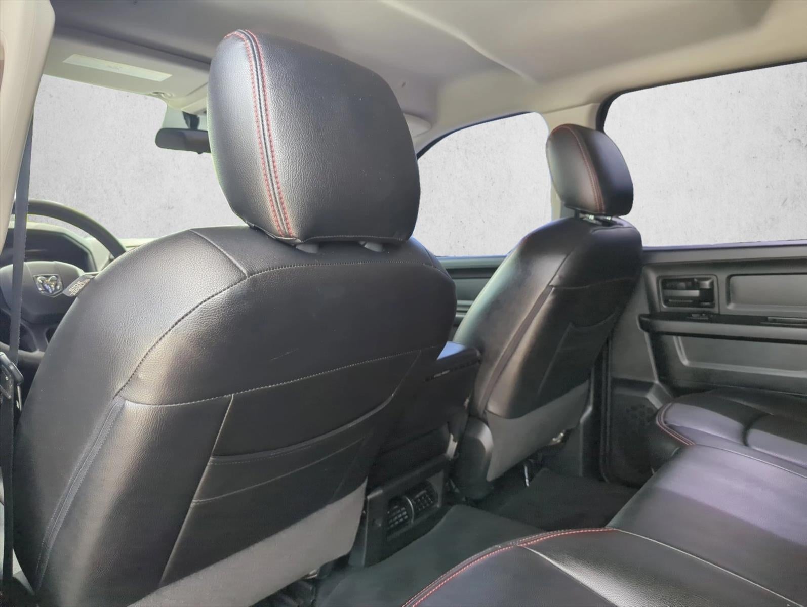 2018 RAM 1500 Express 4x2 Crew Cab 5'7" Box