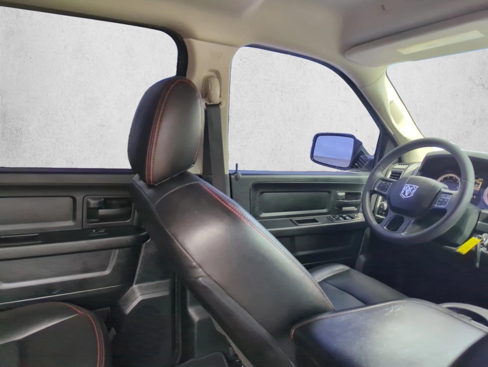 2018 RAM 1500 Express 4x2 Crew Cab 5'7" Box