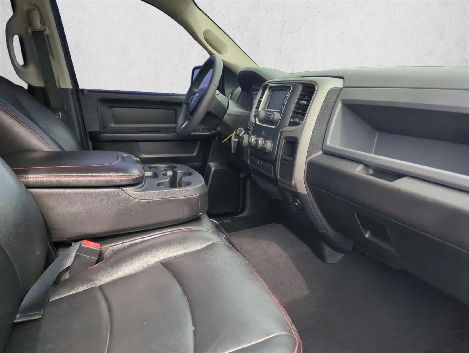 2018 RAM 1500 Express 4x2 Crew Cab 5'7" Box