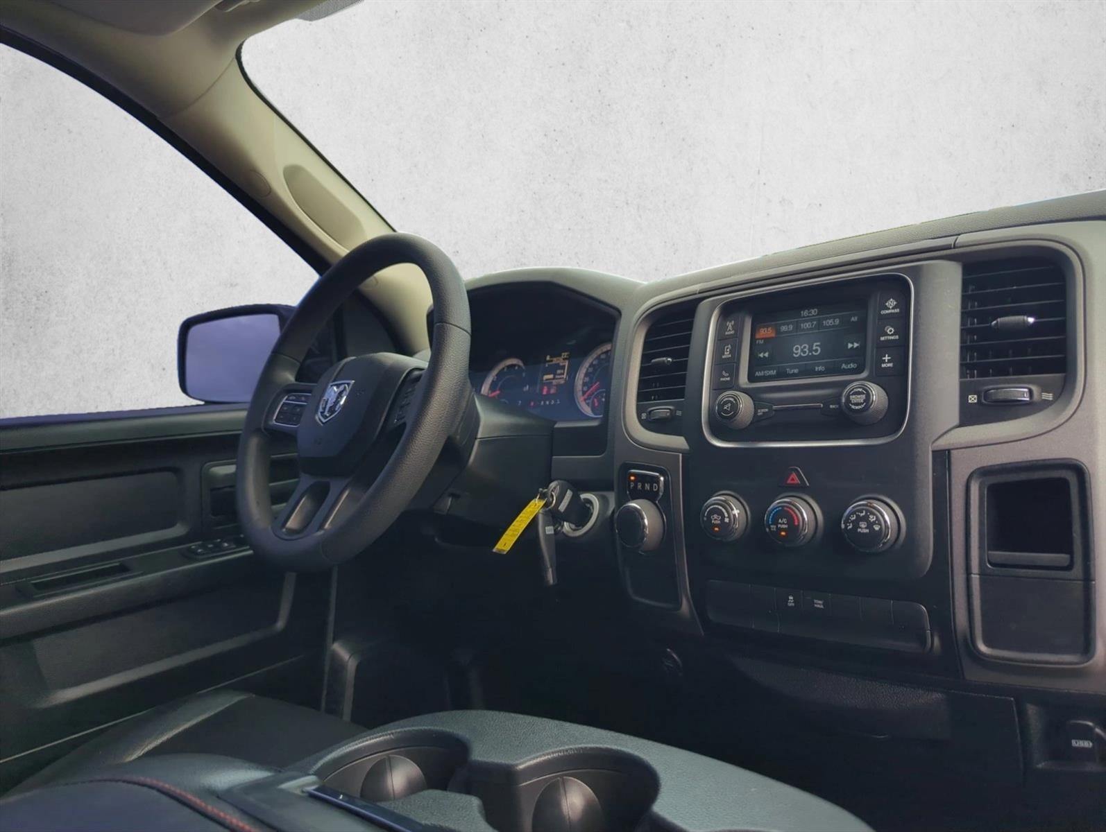 2018 RAM 1500 Express 4x2 Crew Cab 5'7" Box