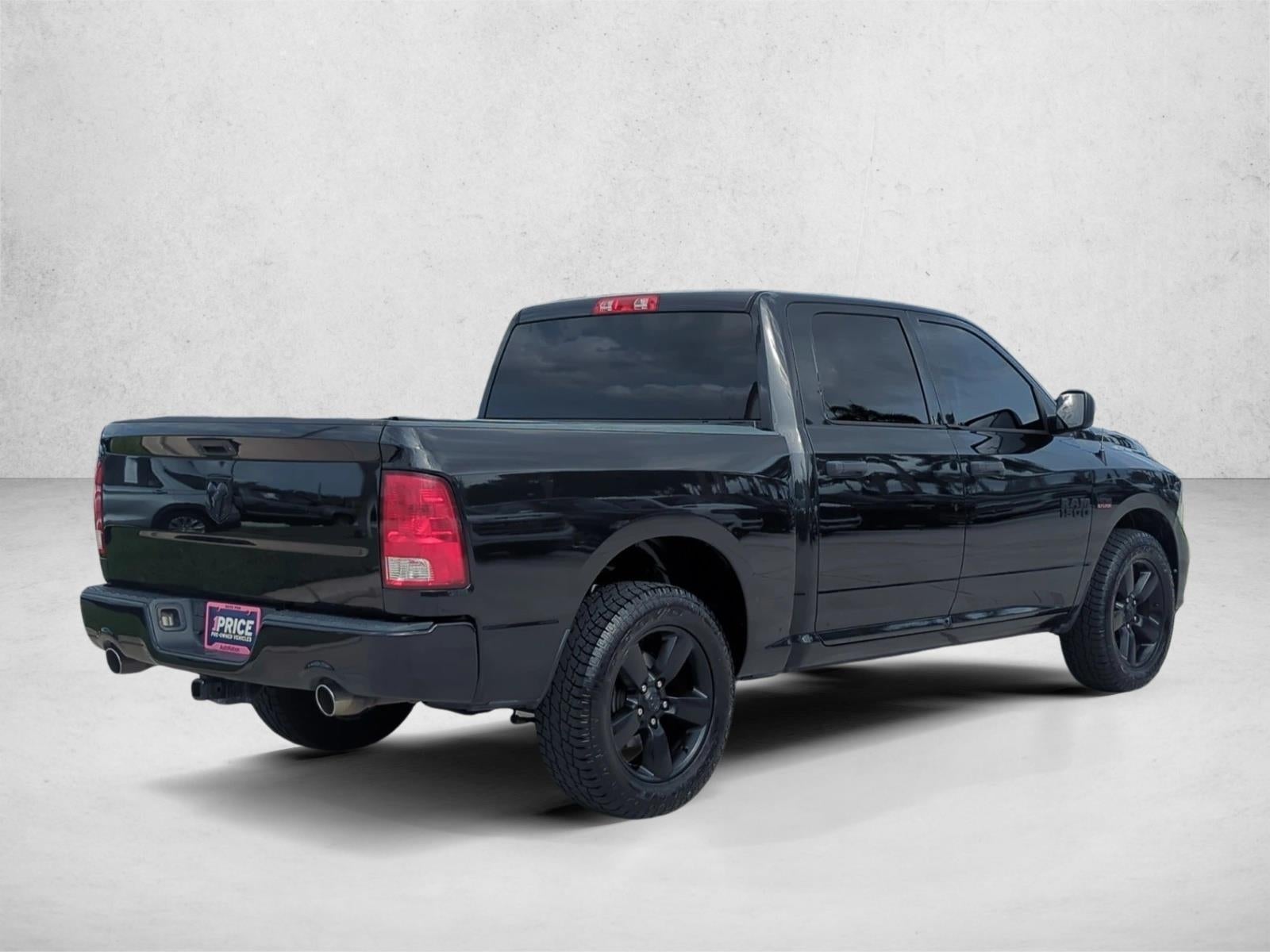 2018 RAM 1500 Express 4x2 Crew Cab 5'7" Box