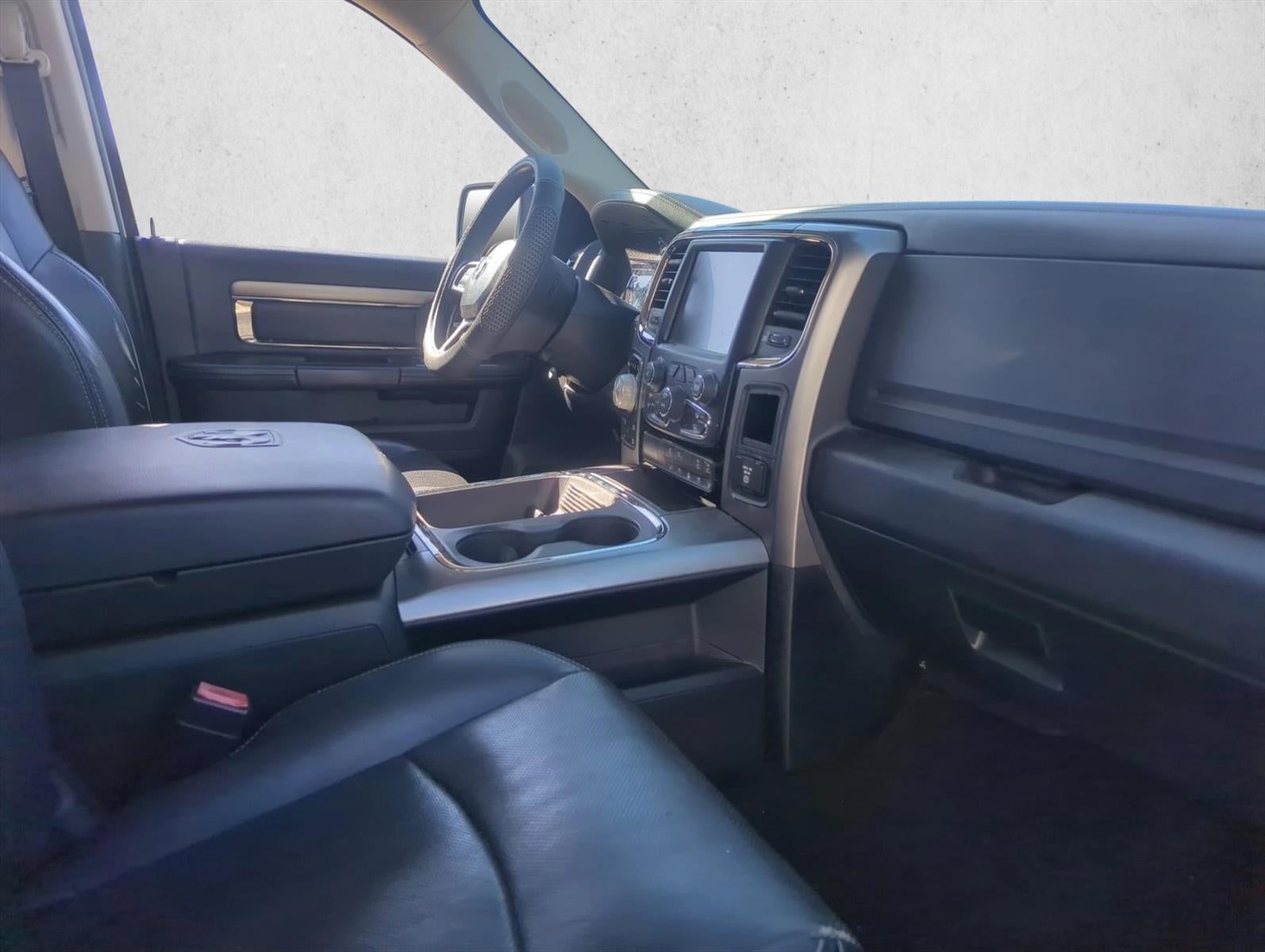 2017 RAM 1500 Night 4x4 Crew Cab 5'7" Box