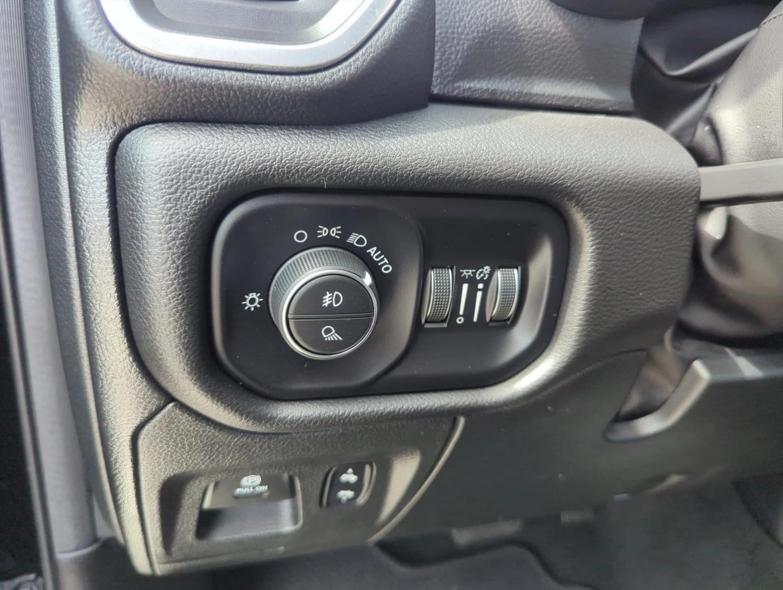 2023 RAM 1500 Laramie 4x2 Crew Cab 5'7" Box