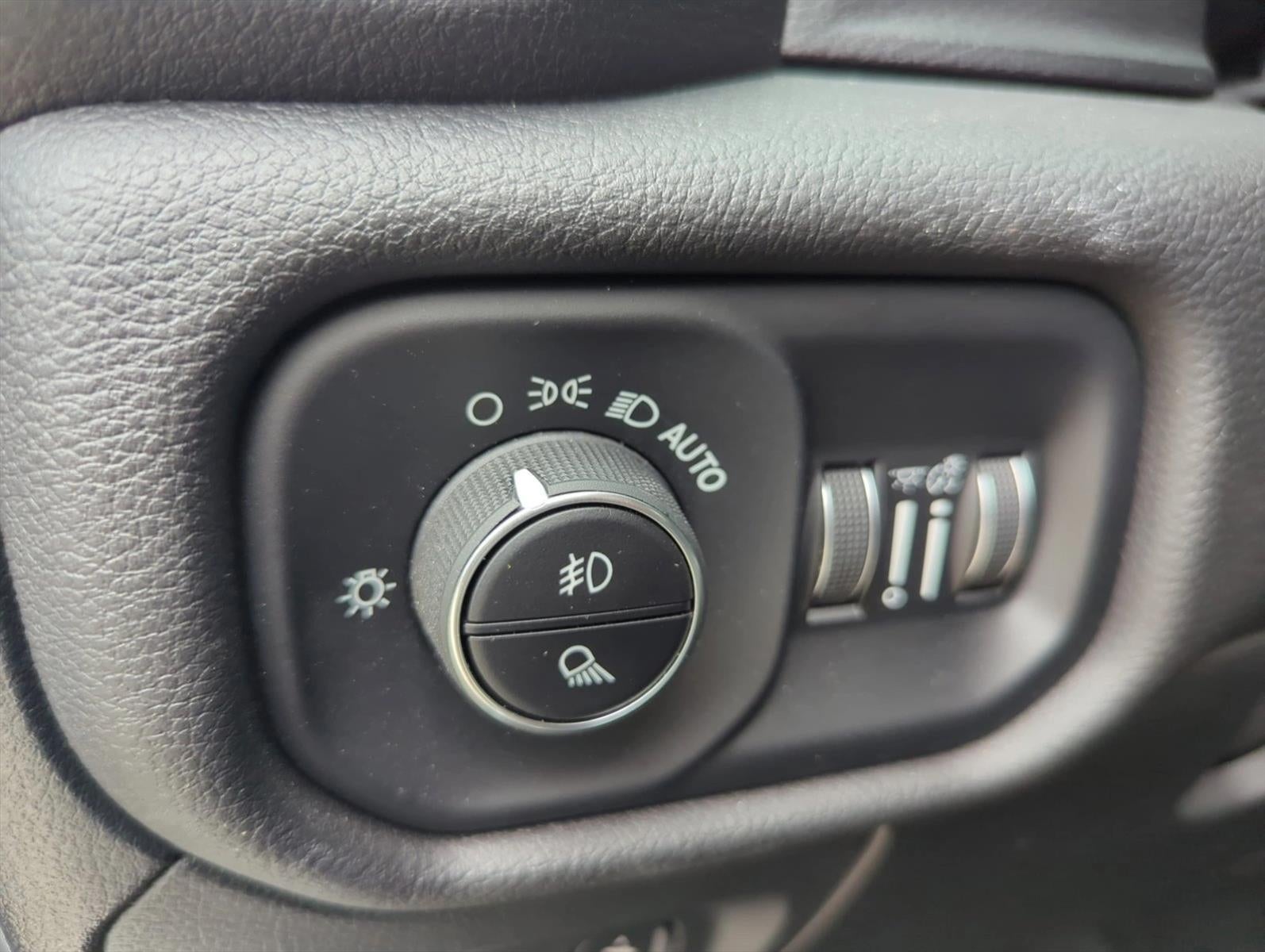 2025 RAM 1500 Big Horn 4x4 Crew Cab 5'7" Box