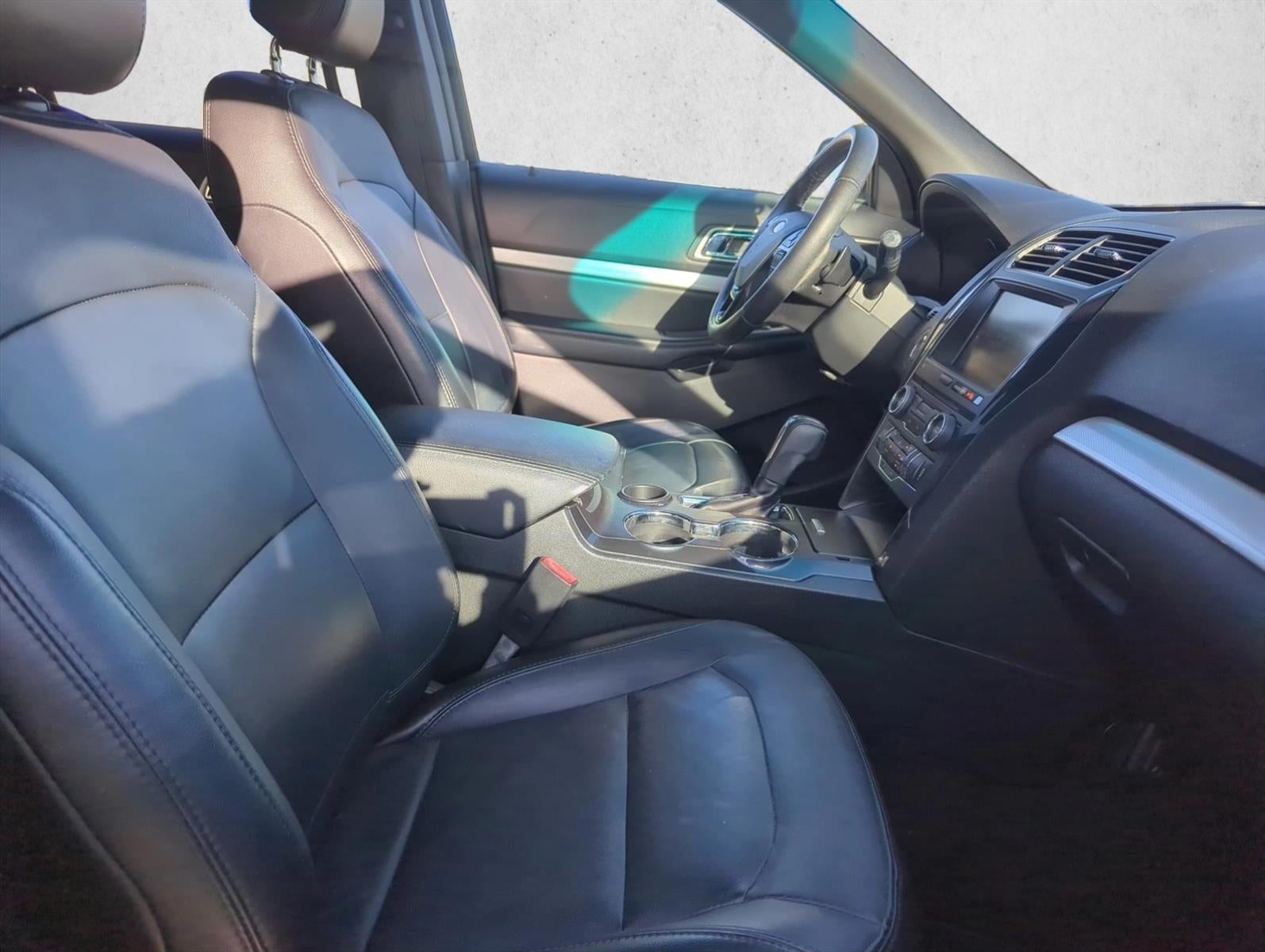 2016 Ford Explorer FWD 4dr XLT