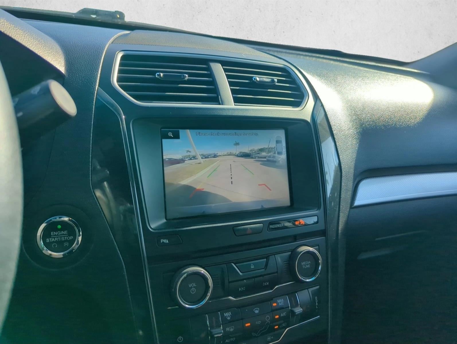 2016 Ford Explorer FWD 4dr XLT