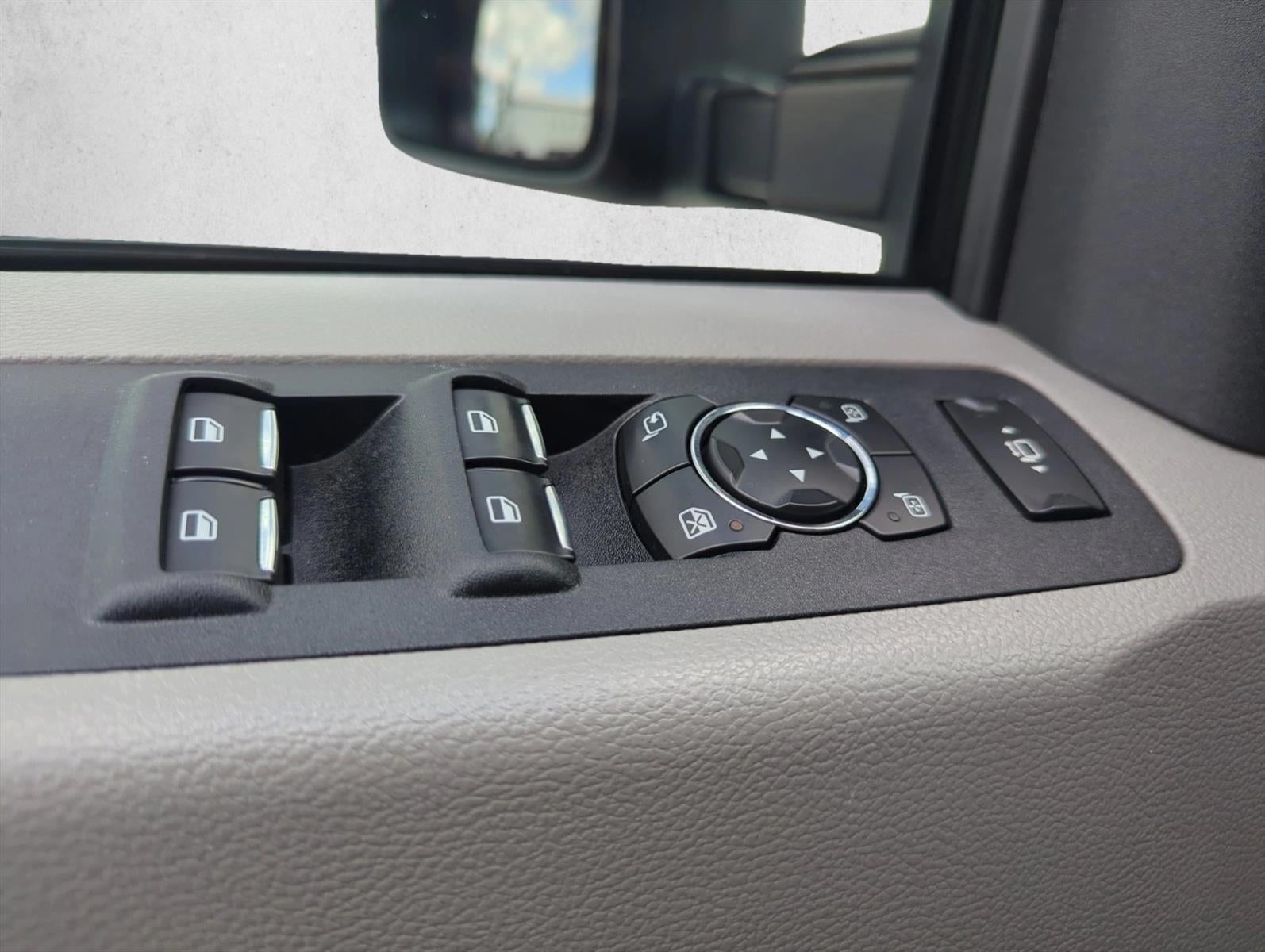 2017 Ford Super Duty F-250 SRW XLT 4WD Crew Cab 6.75' Box