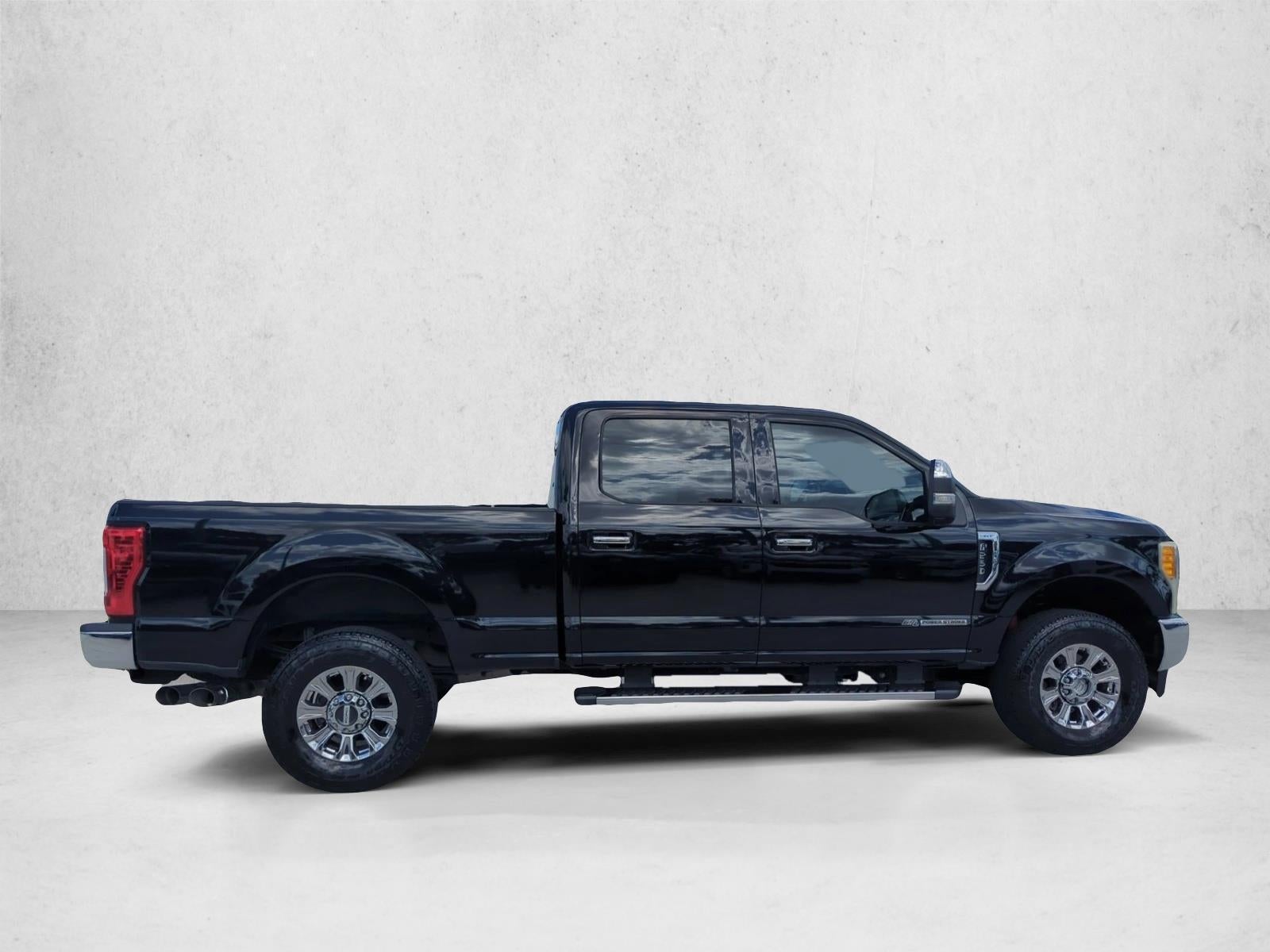 2017 Ford Super Duty F-250 SRW XLT 4WD Crew Cab 6.75' Box
