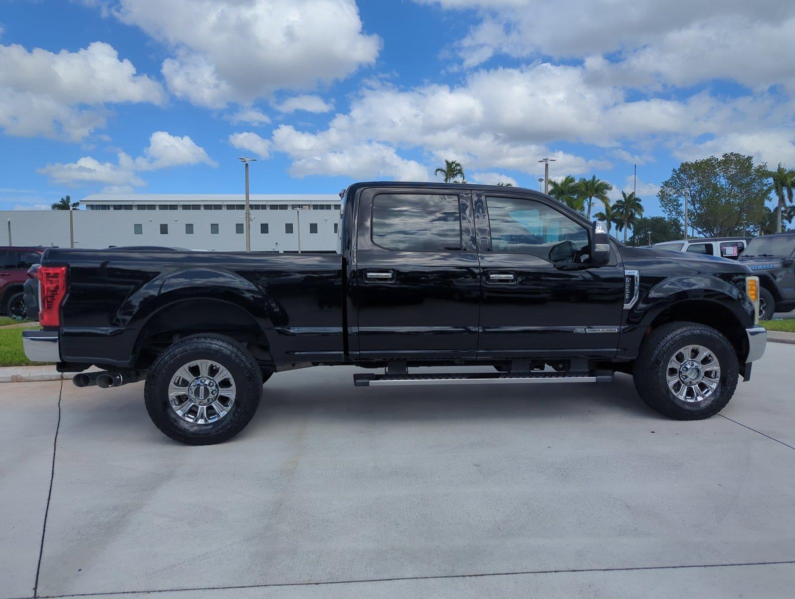 2017 Ford Super Duty F-250 SRW XLT 4WD Crew Cab 6.75' Box