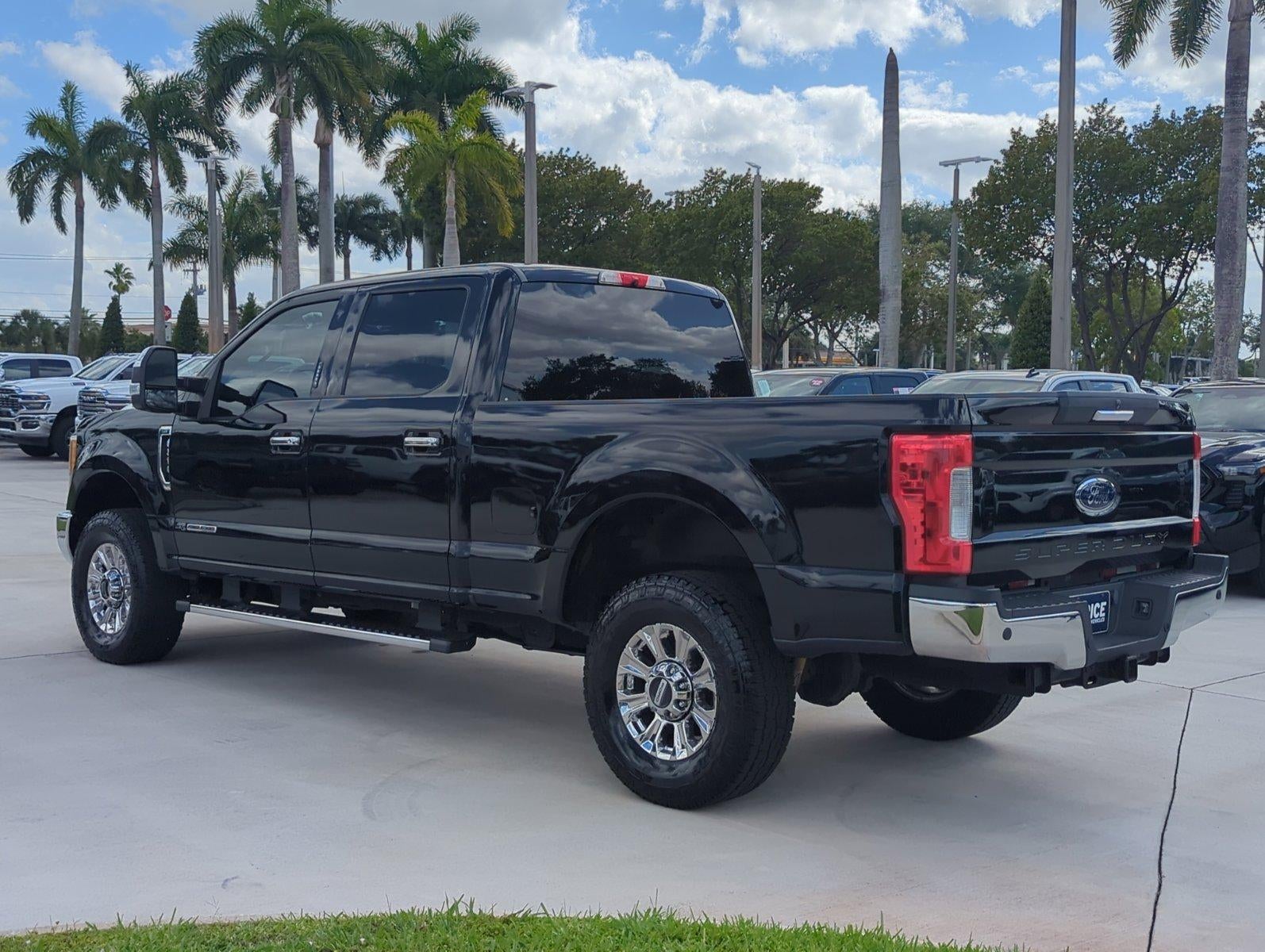 2017 Ford Super Duty F-250 SRW XLT 4WD Crew Cab 6.75' Box
