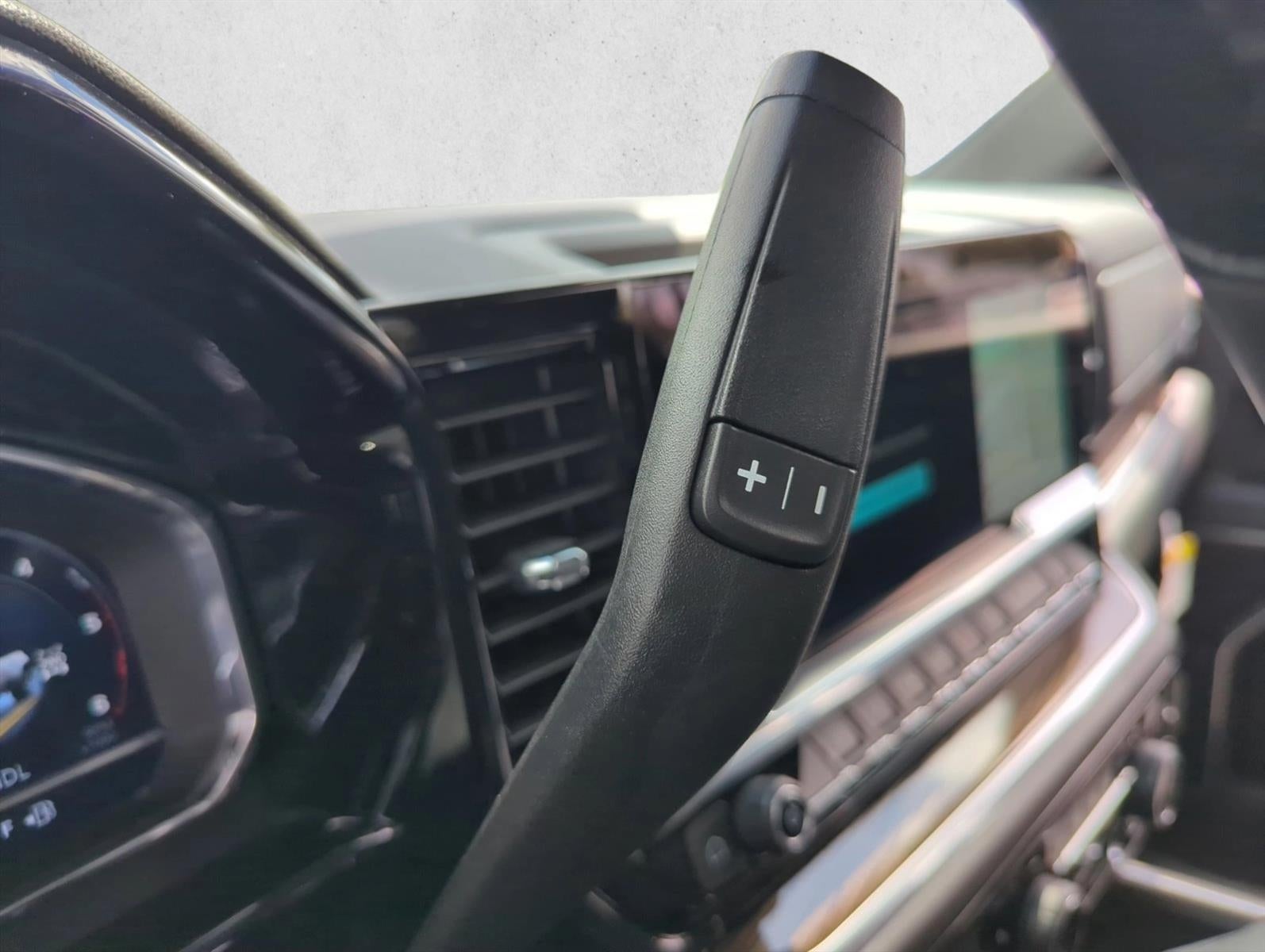 2025 Chevrolet Silverado 3500 HD Crew Cab Long Box 4-Wheel Drive LT